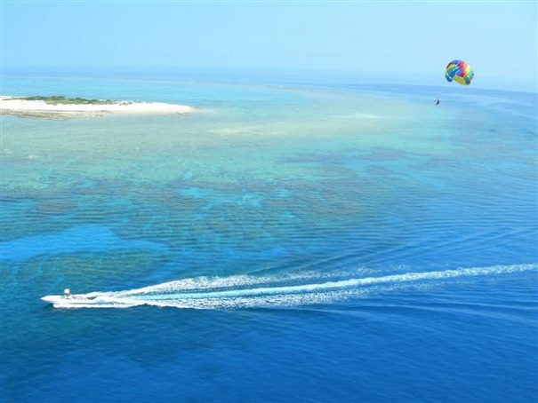 海空双体验——浮潜与帆伞滑翔